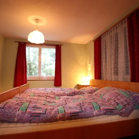 Ferienhaus Alpenperle Saas300 Daire *